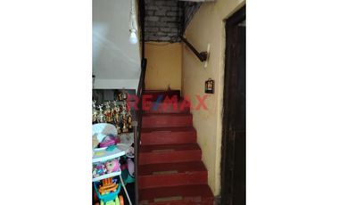¡Oportunidad De Inversión En San Juan De Miraflores! – Casa Como Terreno En Venta Con Parámetros Para 6 Pisos