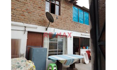 ¡Oportunidad De Inversión En San Juan De Miraflores! – Casa Como Terreno En Venta Con Parámetros Para 6 Pisos