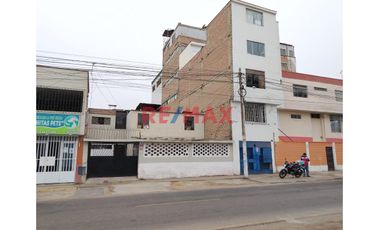 ¡Oportunidad De Inversión En San Juan De Miraflores! – Casa Como Terreno En Venta Con Parámetros Para 6 Pisos