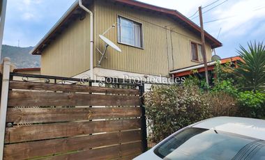 Leon propiedades vende casa en villa, Curacaví centro.