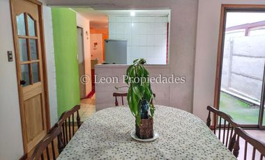 Leon propiedades vende casa en villa, Curacaví centro.
