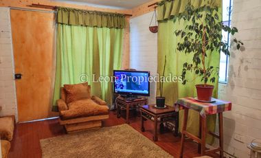 Leon propiedades vende casa en villa, Curacaví centro.