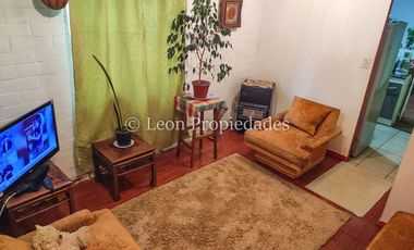 Leon propiedades vende casa en villa, Curacaví centro.