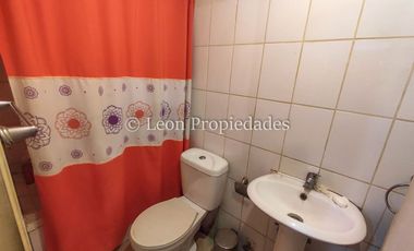 Leon propiedades vende casa en villa, Curacaví centro.