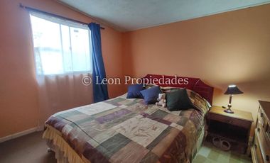 Leon propiedades vende casa en villa, Curacaví centro.