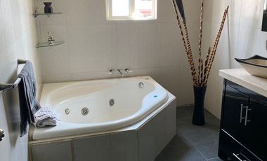 CASA EN RENTA BIEN UBICADA, BUENOS ESPACIOS