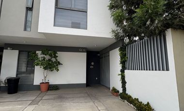 HERMOSA CASA EN VENTA EN LAS GRULLAS