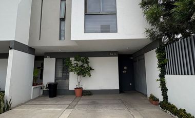 HERMOSA CASA EN VENTA EN LAS GRULLAS