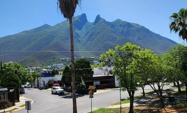 Casa en Venta en Contry frente a Parque