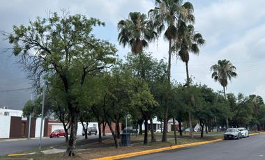 Casa en Venta en Contry frente a Parque