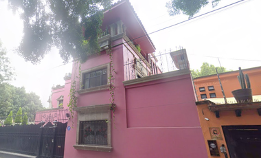Casa en venta - Recuperación bancaria - Av. Francisco Sosa - Santa Catarina - Coyoacán - CDMX