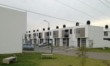 VENDO CASA EN FRACC. TERRASOLARE, TONALA JUNTO PLAZA FUENTE SAN GASPAR