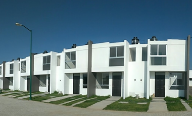 VENDO CASA EN FRACC. TERRASOLARE, TONALA JUNTO PLAZA FUENTE SAN GASPAR