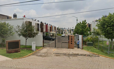 VENDO CASA EN FRACC. TERRASOLARE, TONALA JUNTO PLAZA FUENTE SAN GASPAR