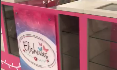 BURBUJA DOTADA EN CENTRO COMERCIAL TRANVIA