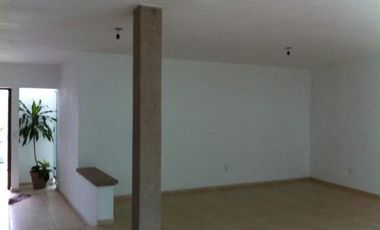 Casa Estilo Mexicano Contemporáneo en privada con áreas verdes y juegos infantiles