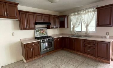 CASA EN VENTA EN REAL PATRIA
