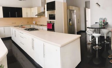 Venta espectacular departamento en San Isidro 714m2, jardines, 10 estacionamientos
