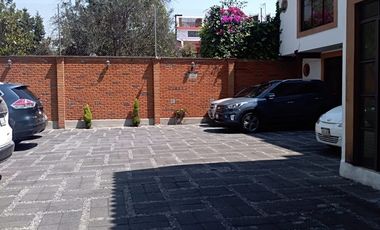 Casa en Coyoacán a 2 Calles de Miguel Ángel De Quevedo. 5 Recamaras, 4 Baños Únicamente 4 casa.