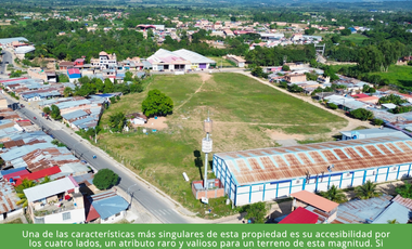 Este terreno de 18,849 m² se destaca como uno de los pocos de esta extensión disponibles dentro del casco urbano de Tarapoto.