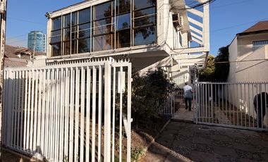 OFERTA ÚNICA – GRAN CASA COMERCIAL EN LOS CONQUISTADORES - PROVIDENCIA