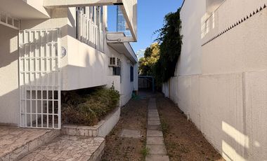 OFERTA ÚNICA – GRAN CASA COMERCIAL EN LOS CONQUISTADORES - PROVIDENCIA