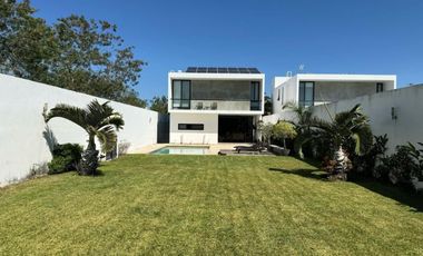 Residencia en Venta en Privada Arbórea Conkal Yucatán