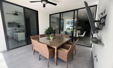 Residencia en Venta en Privada Arbórea Conkal Yucatán