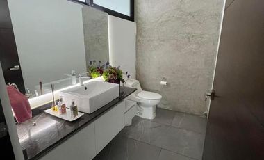 Residencia en Venta en Privada Arbórea Conkal Yucatán