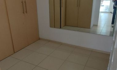 Casa en renta con terreno adicional. Lomas del Refugio, Priv Montes Málaga,con control de acceso y guardias de seguridad León, Gto