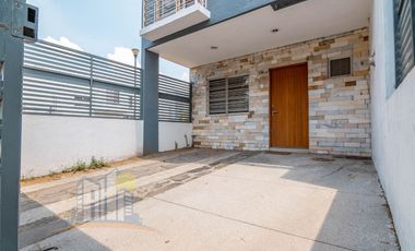Casa en Esquina por Av Frente a Parque cerca del ITESO y Club Bancario