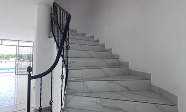 Vendo casa 5 Dormitorios Via a Samborondon