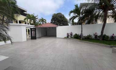 Vendo casa 5 Dormitorios Via a Samborondon