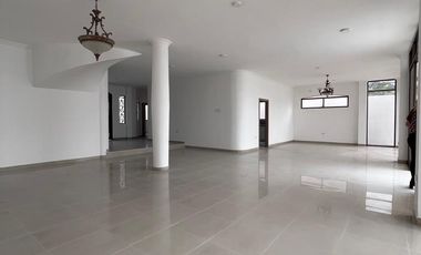 Vendo casa 5 Dormitorios Via a Samborondon