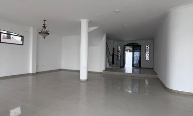 Vendo casa 5 Dormitorios Via a Samborondon