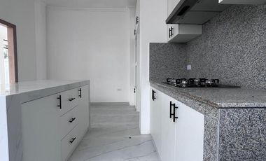 Vendo casa 5 Dormitorios Via a Samborondon