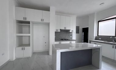 Vendo casa 5 Dormitorios Via a Samborondon
