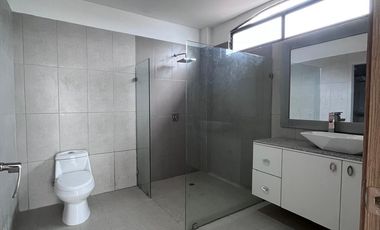 Vendo casa 5 Dormitorios Via a Samborondon