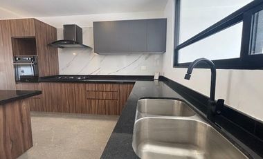 GRAN CASA EN VENTA PARQUE NAYARIT, LOMAS DE ANGELÓPOLIS, PUEBLA