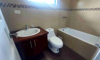 Venta de casa, Diego de Vásquez, 3 habitaciones, garaje, sector Einstein