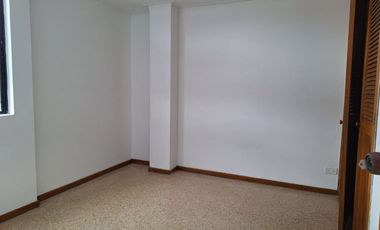 RENTO AMPLIO APARTAMENTO EN LA CASTELLANA