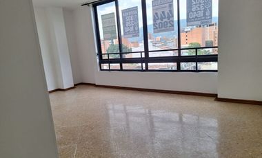 RENTO AMPLIO APARTAMENTO EN LA CASTELLANA