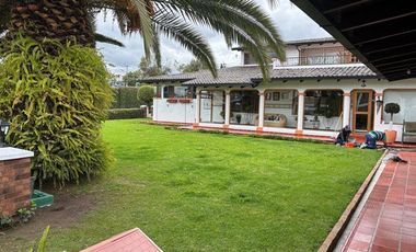 Venta de terreno con casa y fábrica en Atuntaqui, 1977 m2