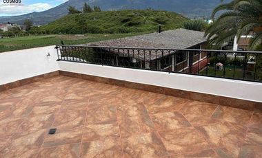 Venta de terreno con casa y fábrica en Atuntaqui, 1977 m2