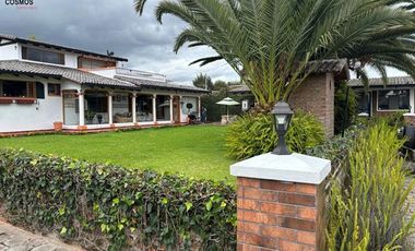 Venta de terreno con casa y fábrica en Atuntaqui, 1977 m2