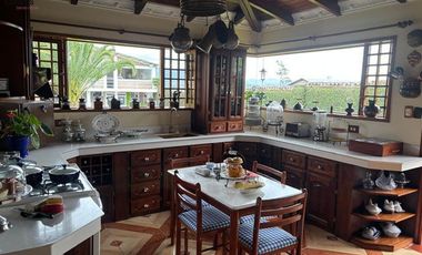 Venta de terreno con casa y fábrica en Atuntaqui, 1977 m2