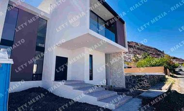 CASA EN VENTA EN SAN CARLOS, SECTOR BAHIA