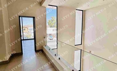 CASA EN VENTA EN SAN CARLOS, SECTOR BAHIA