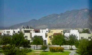 VENTA  de Casa en Ventanas a la Huasteca en Santa Catarina NL