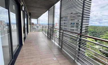 Espectacular apto duplex, tres habitaciones con baño independiente y terraza, baños social, ACUEDUCTO PROPIO! Dos parqueaderos, Zona Social con Piscina, Jacuzzi, Sauna y BBQ
